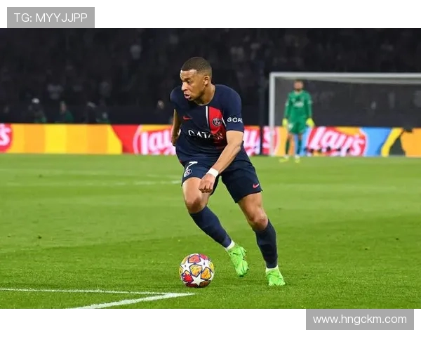 基利安姆巴佩引领新一代足球风潮展现速度与激情的完美融合 基利安姆巴佩引领新一代足球风潮展现速度与激情的完美融合