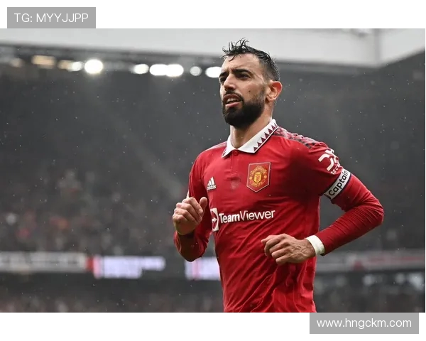 布鲁诺·费尔南德斯引领曼联中场革新成效显著展示全面技战术素养