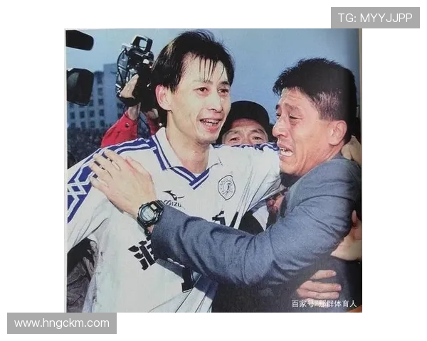 重庆足球队的耐力之谜揭晓：探寻球队背后的坚持与拼搏精神