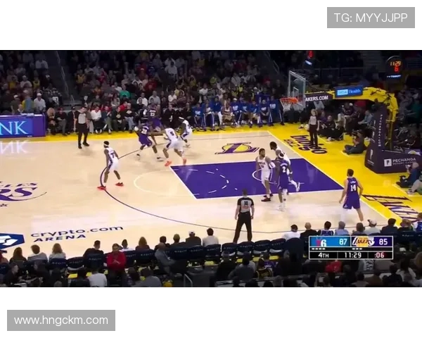 今天76人对阵湖人激战正酣谁能在这场对决中笑到最后